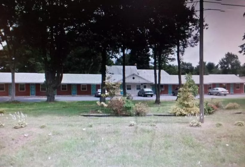 Twin Spruce Motel
