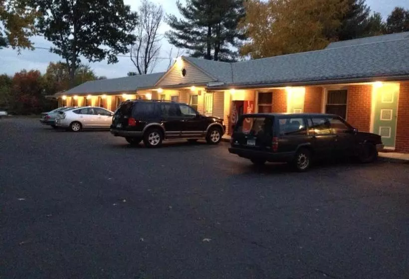 Twin Spruce Motel