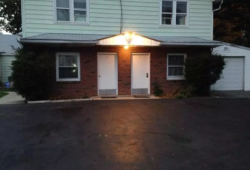 Twin Spruce Motel