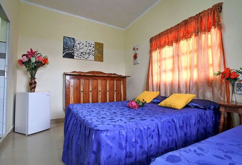Hostal 20 Millas Santa Maria