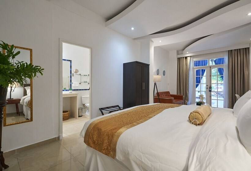 هتل El Candil Boutique