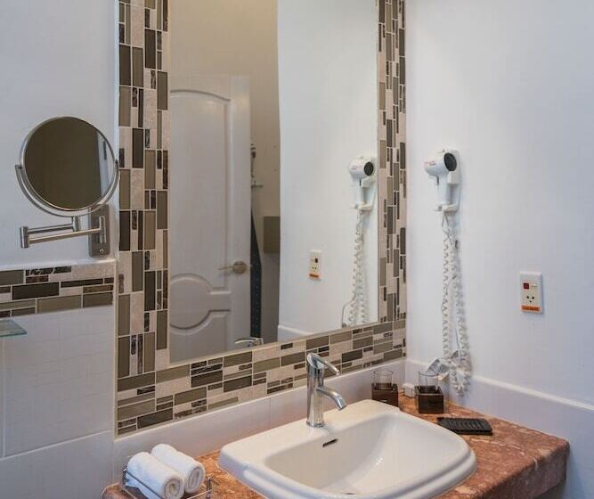 هتل El Candil Boutique