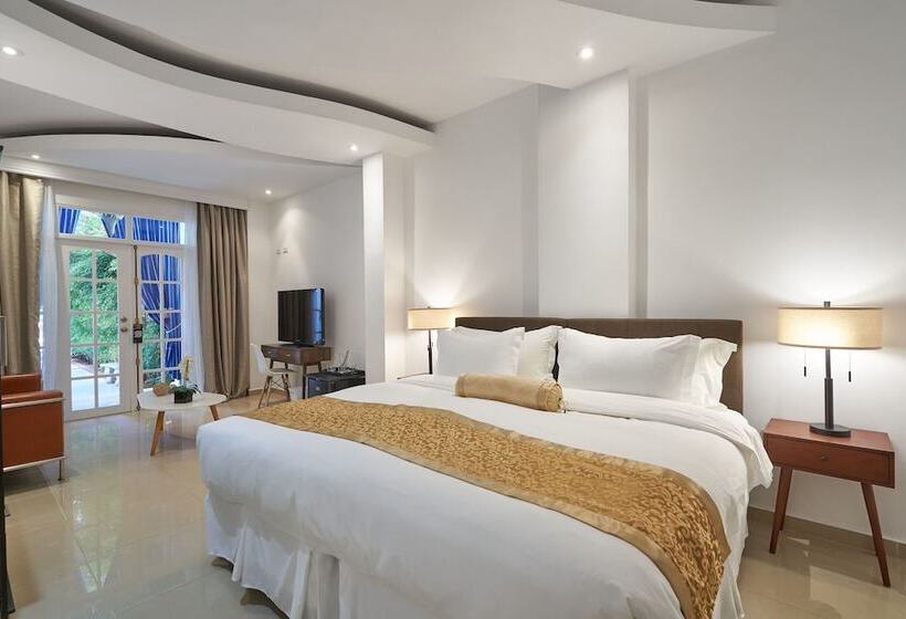 هتل El Candil Boutique