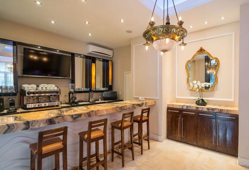 هتل El Candil Boutique