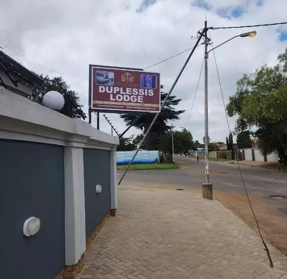 ホテル Duplessis Lodge
