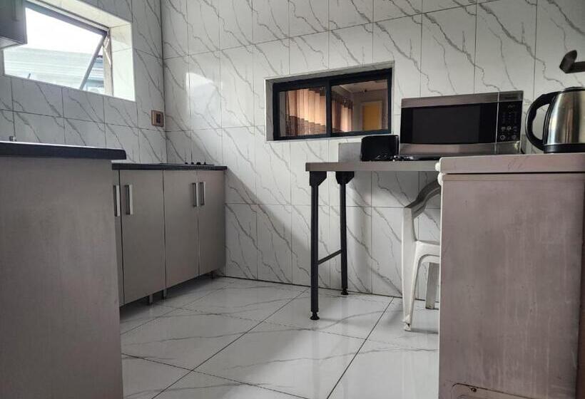 فندق Duplessis Lodge