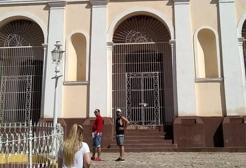 پانسیون Hostal Oasisabel