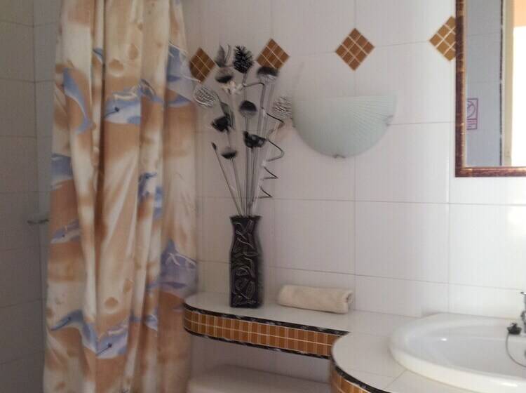 پانسیون Hostal Oasisabel