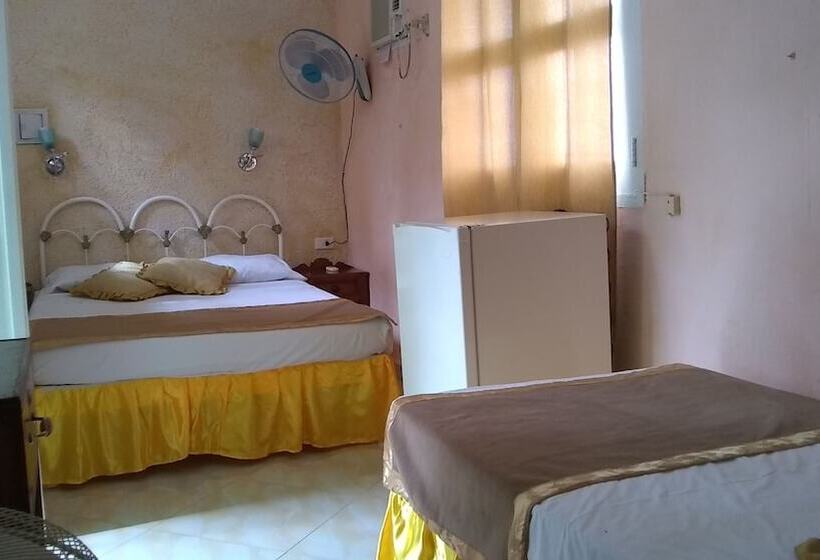 پانسیون Hostal Oasisabel