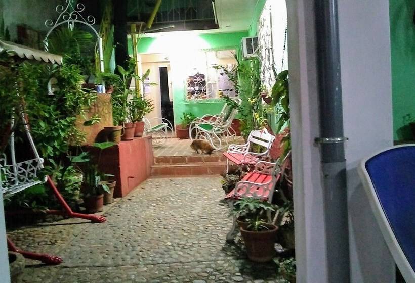 پانسیون Hostal Oasisabel