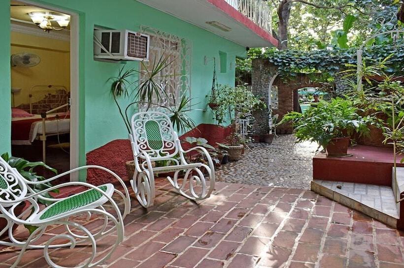 پانسیون Hostal Oasisabel