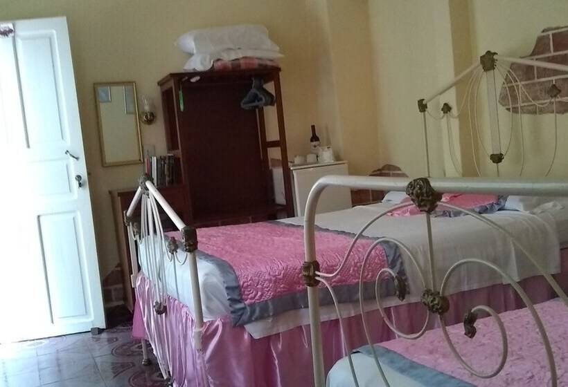 پانسیون Hostal Oasisabel