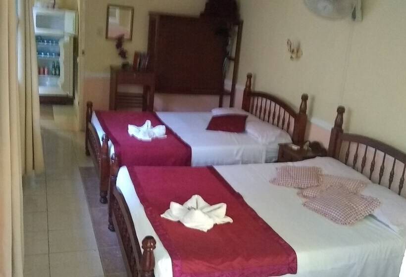 پانسیون Hostal Oasisabel