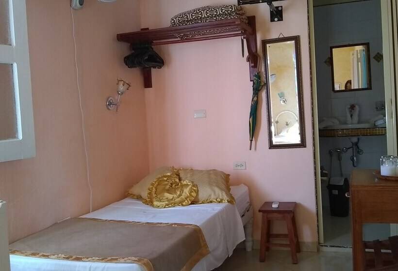 پانسیون Hostal Oasisabel