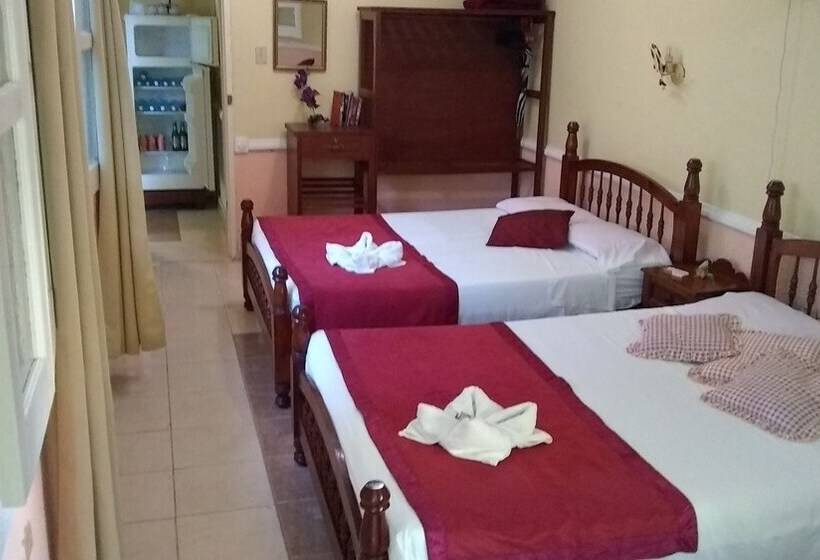 پانسیون Hostal Oasisabel