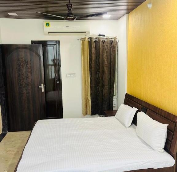 هتل Airport Sapphire Palace 3