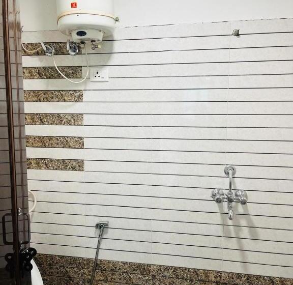 هتل Airport Sapphire Palace 3