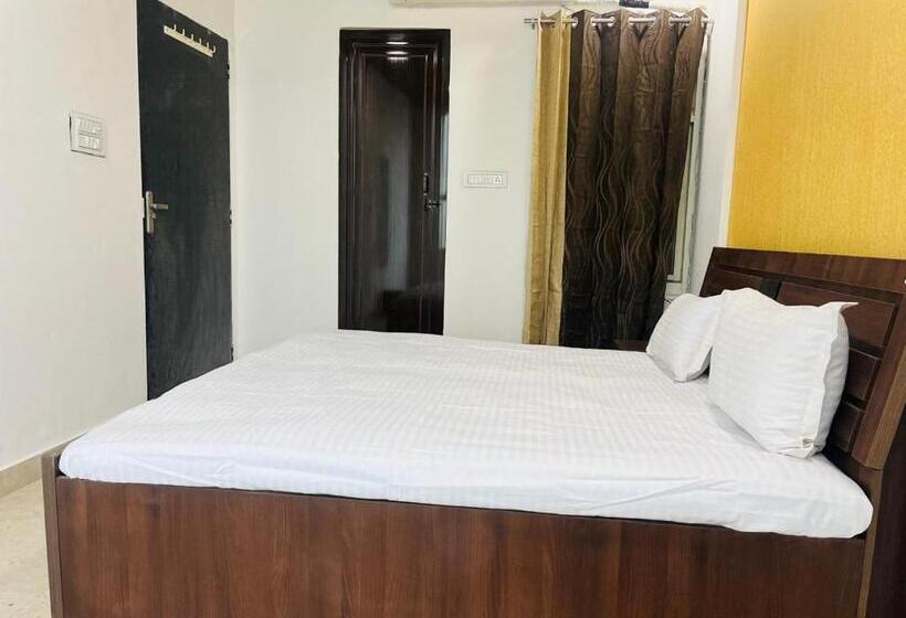 هتل Airport Sapphire Palace 3