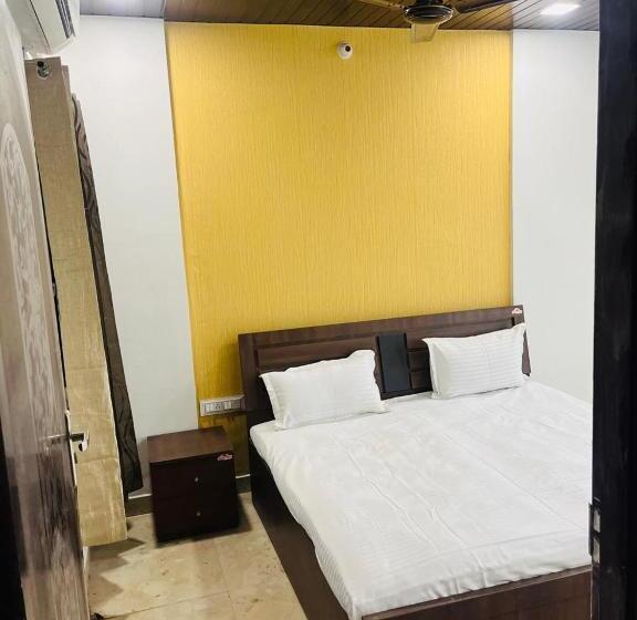 هتل Airport Sapphire Palace 3