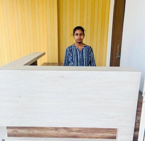 هتل Airport Sapphire Palace 3