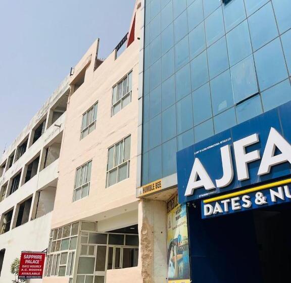 هتل Airport Sapphire Palace 3