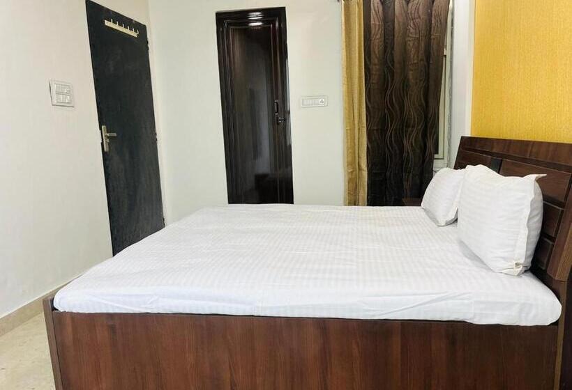 هتل Airport Sapphire Palace 3