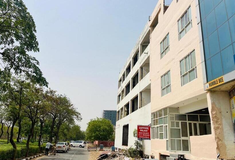 هتل Airport Sapphire Palace 3