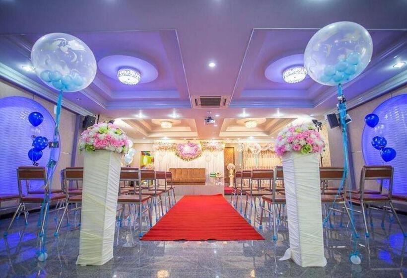 Отель Manee Sangkha