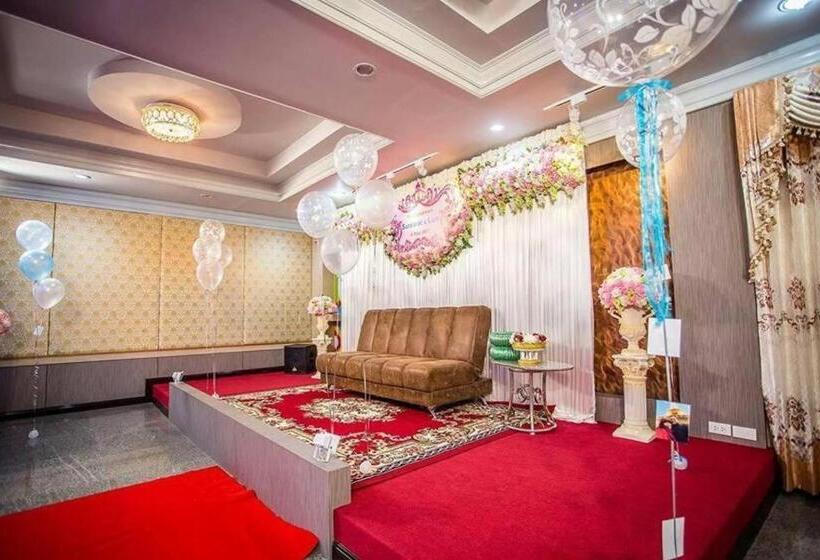 Отель Manee Sangkha