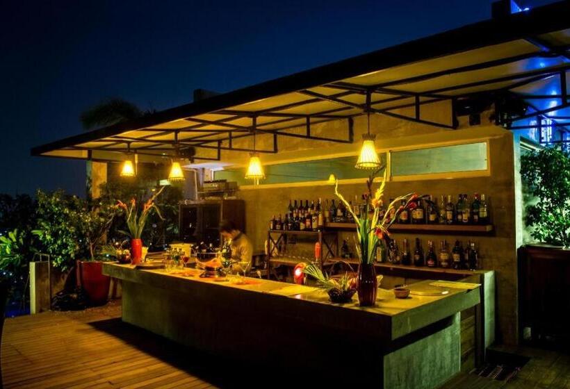 호텔 The Frangipani Living Arts Palace