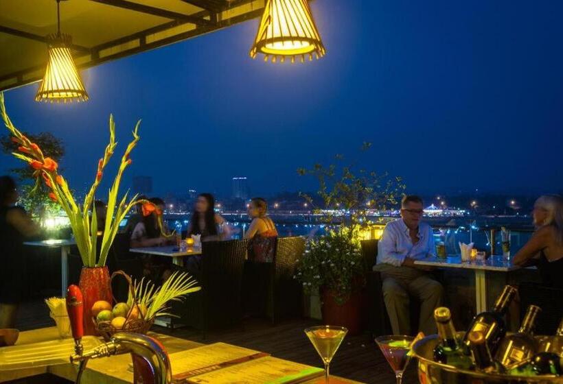 호텔 The Frangipani Living Arts Palace