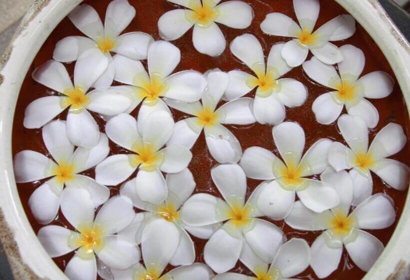 호텔 The Frangipani Living Arts Palace