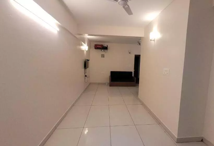 ホテル The Suites