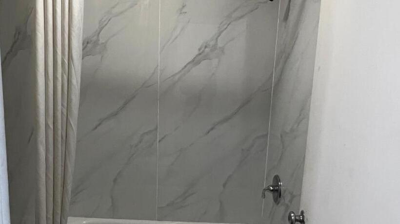 مُتل Scottish Inns Augusta