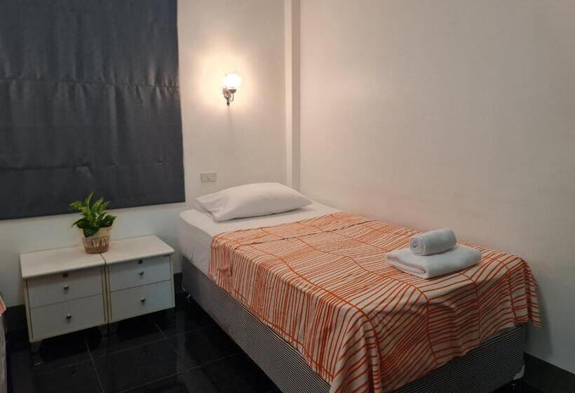 Majatalo Baan Leelawadee