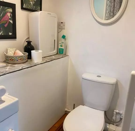 Majatalo Hillside Launceston Cornwall