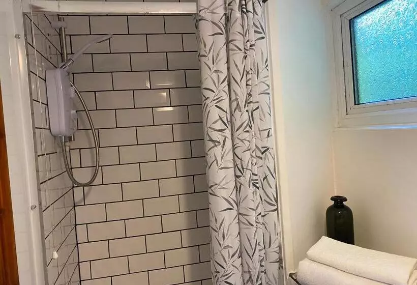 Majatalo Hillside Launceston Cornwall