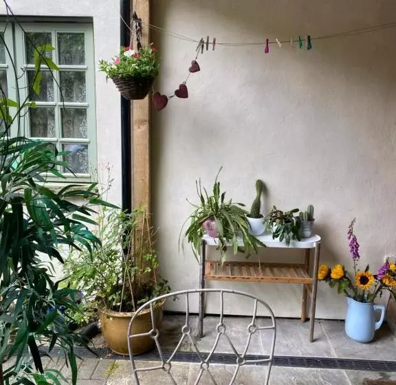 Majatalo Hillside Launceston Cornwall