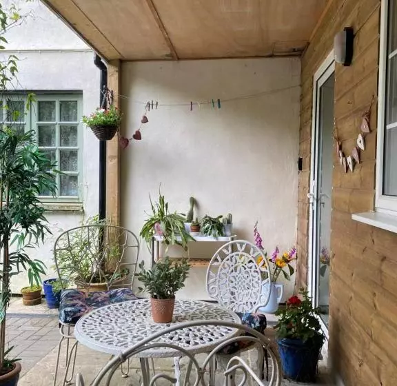 Majatalo Hillside Launceston Cornwall