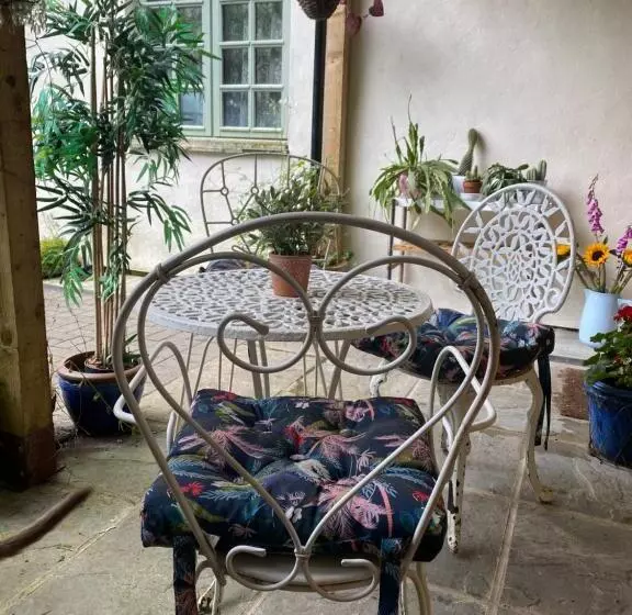 Majatalo Hillside Launceston Cornwall