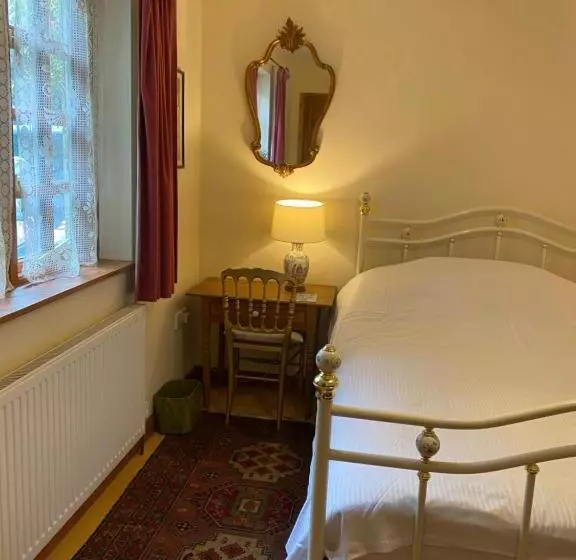 Majatalo Hillside Launceston Cornwall