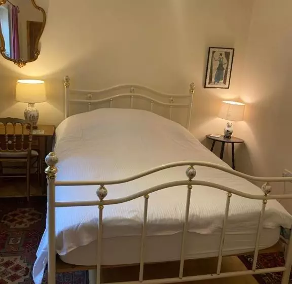 Majatalo Hillside Launceston Cornwall