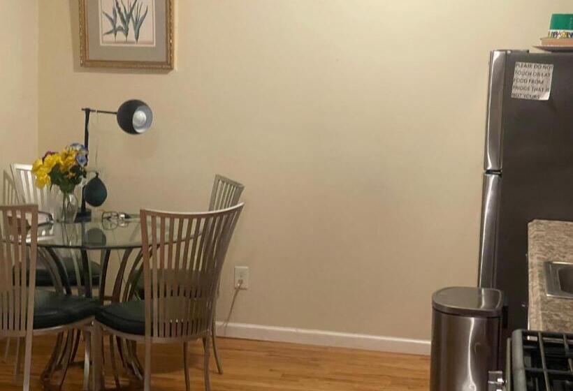 膳宿费 Peculiar 169 Sussex