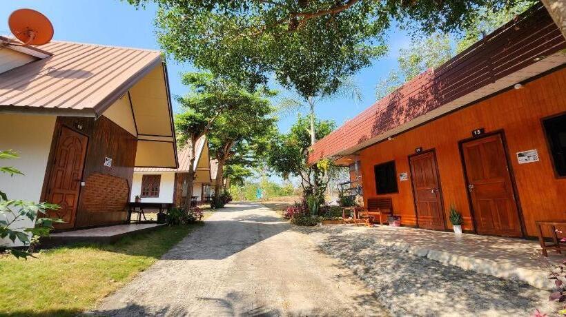 Resort Bansuanphuhong