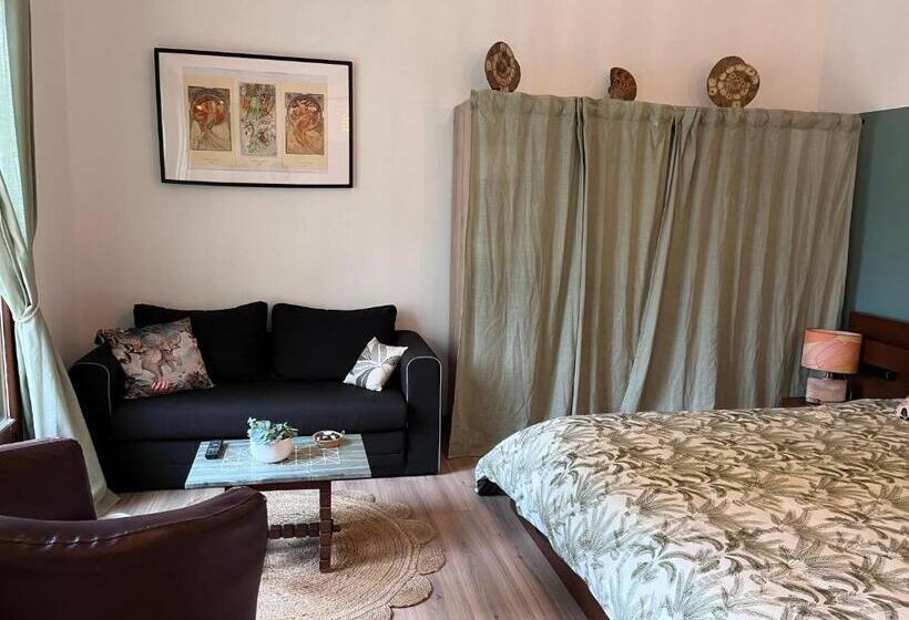 Bed and Breakfast Charmant Studio En Rez De Jardin Chaville