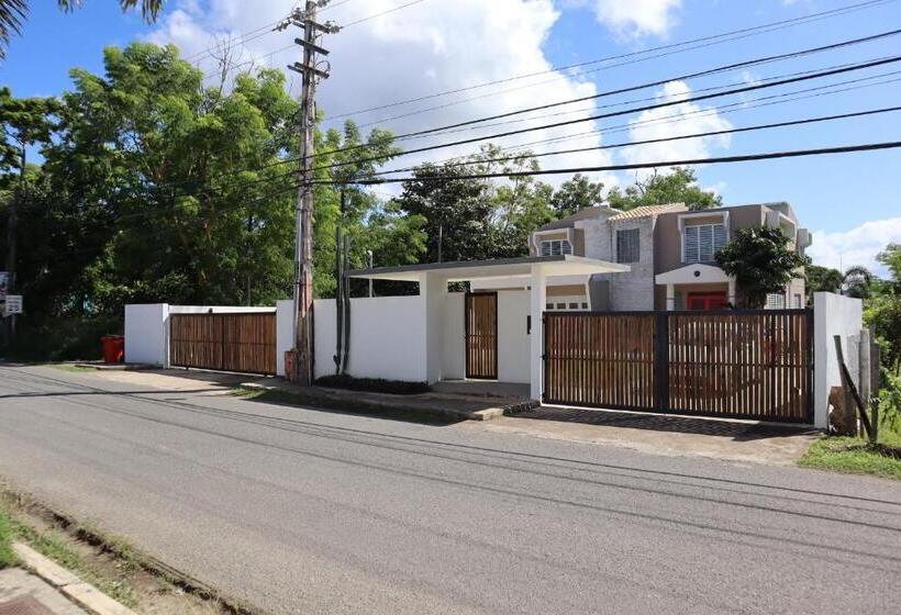 تختخواب و صبحانه Stella Retreat Bnb