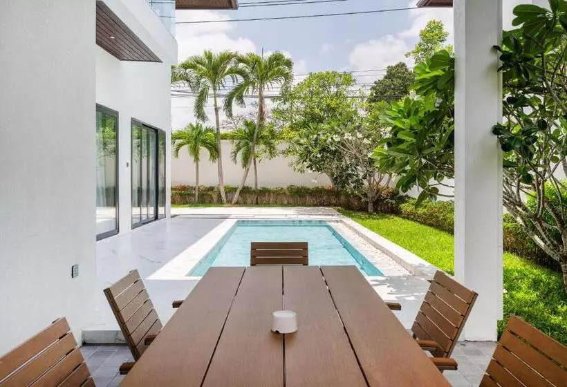 Hotelli Argo Pattaya Resort And Villas