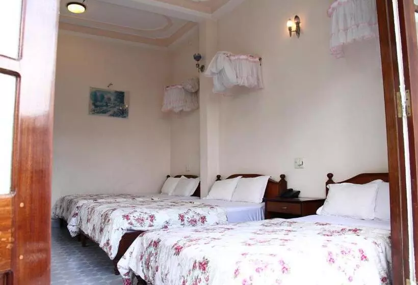 هتل Khách Sạn Thiên Hà