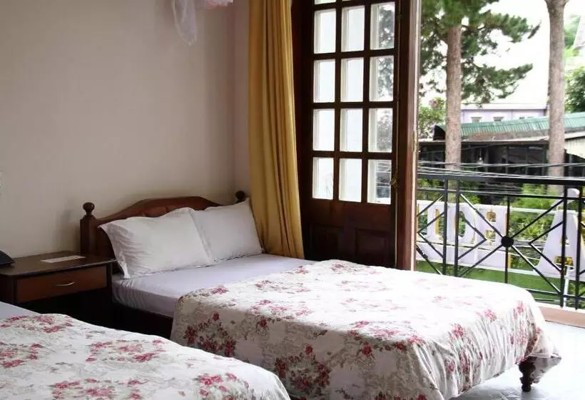 هتل Khách Sạn Thiên Hà