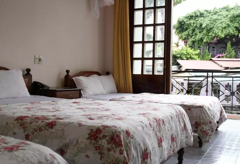 هتل Khách Sạn Thiên Hà